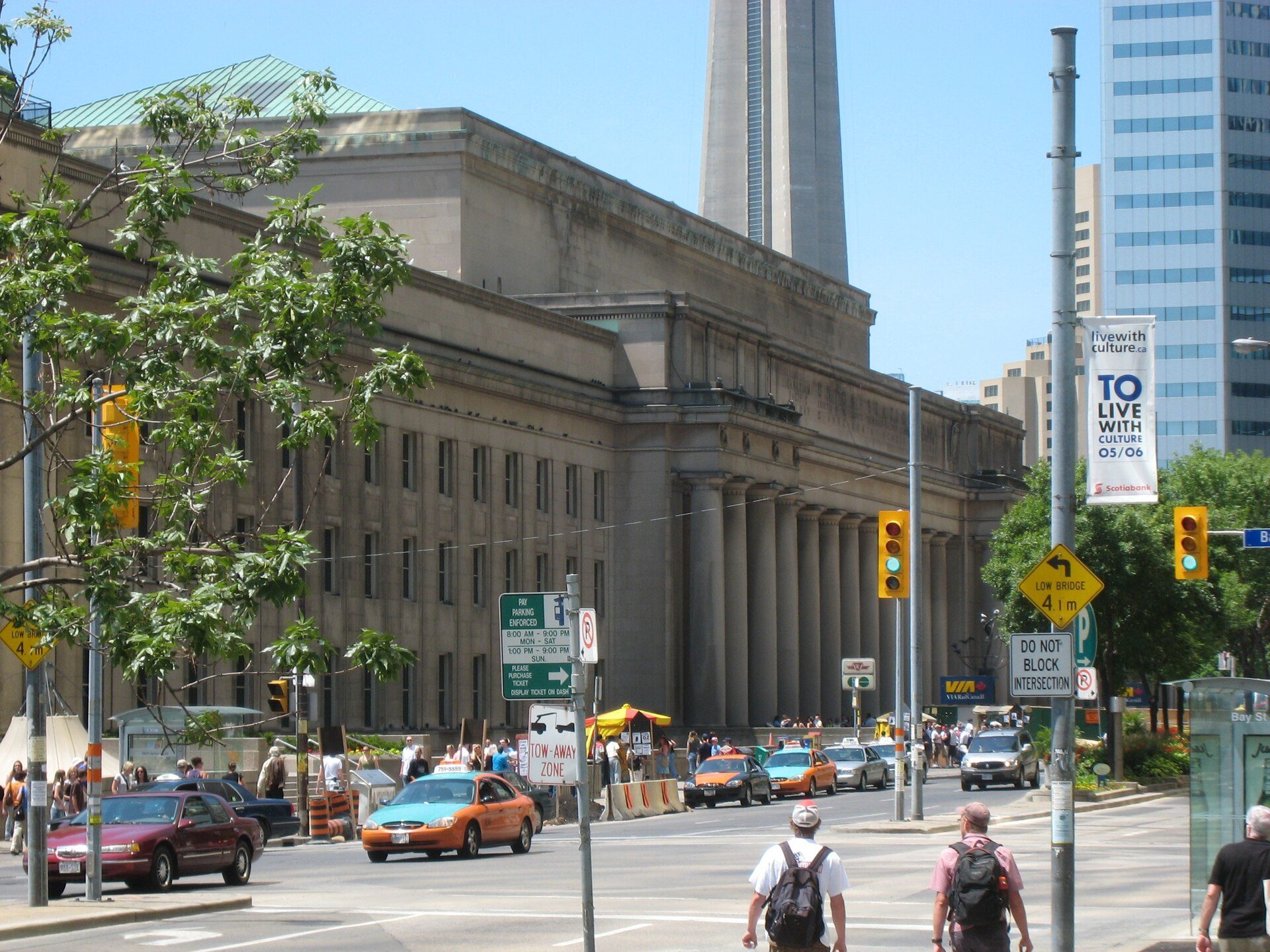 The last hundred metres from the front of Union Station to the aquarium entrance. Two minutes on foot, one traffic light.